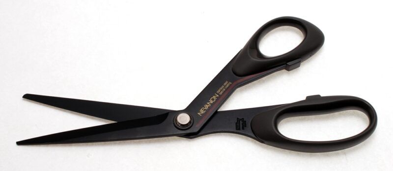 Silky Nevanon Scissors Medium (Right/Left)
