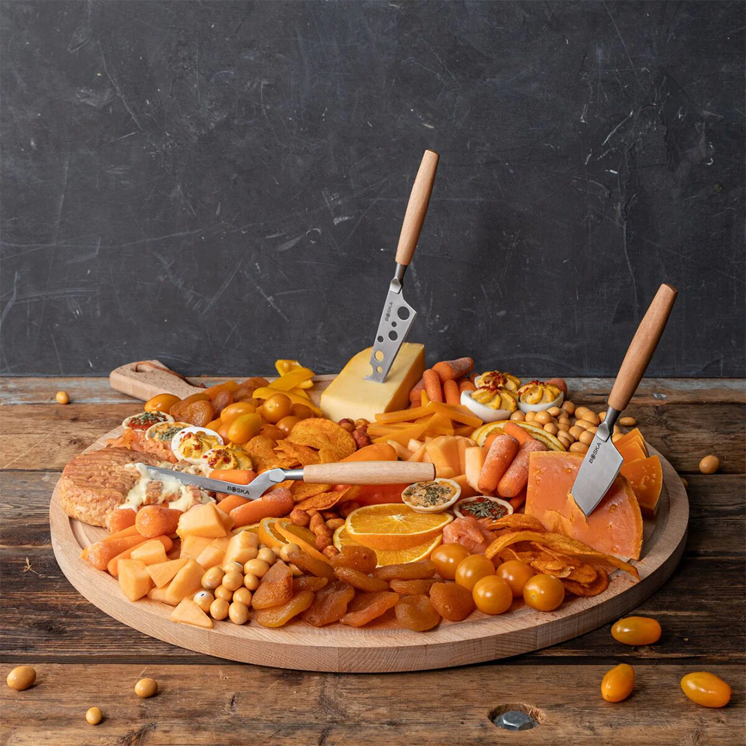 BOSKA Set Da Formaggio Amigo - Tagliere In Legno Di Faggio E 3 Coltelli Copenhagen (Lavabili In Lavastoviglie)